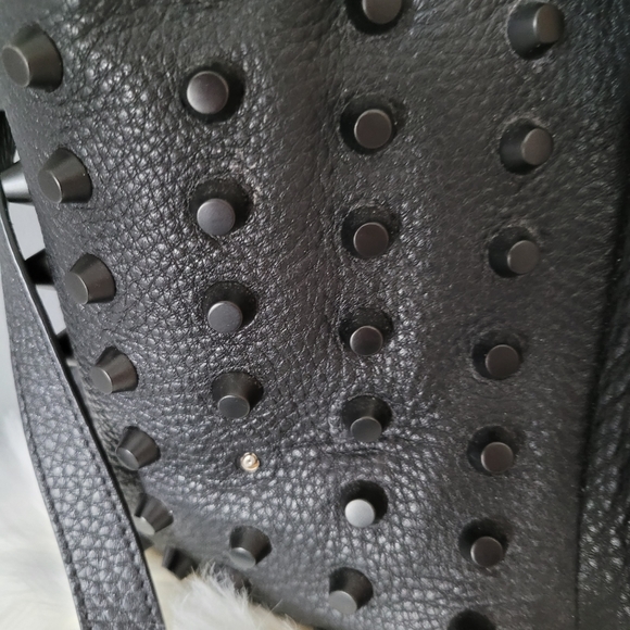 AVGVS Women's large studded handbag, 17x10x9 - Picture 2 of 6